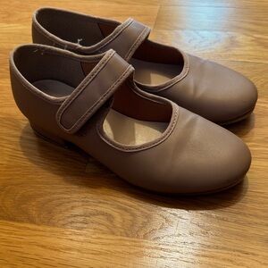 Tan girls tap shoe with Velcro strap